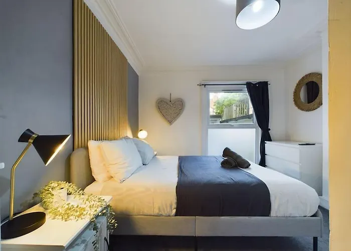 Stylish Maisonette With Hot Tub