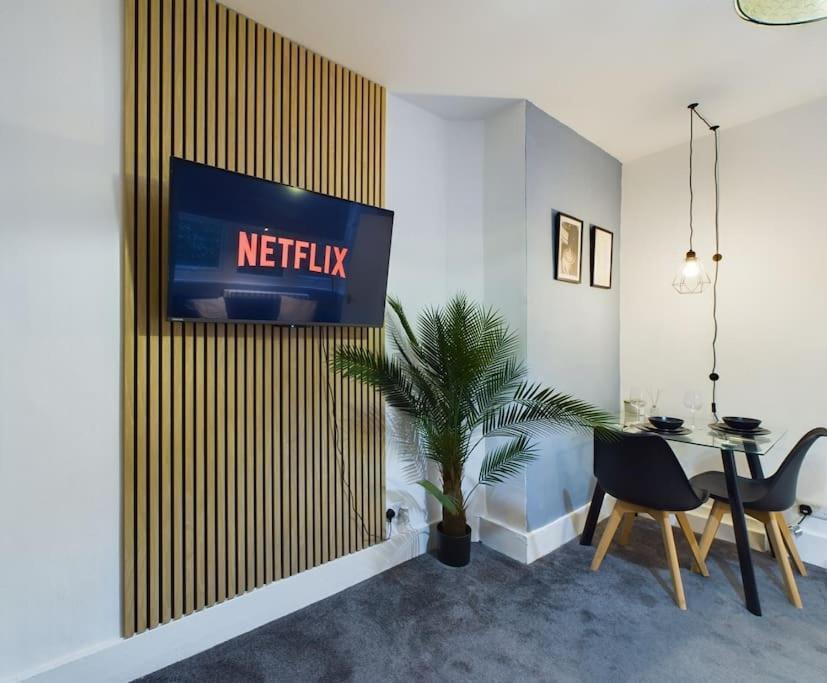 Stylish Maisonette With Hot Tub